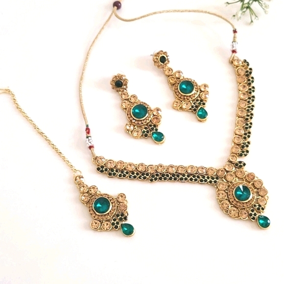 Necklace Set NIB - Picture 2 of 12